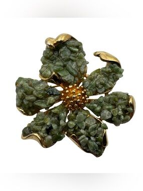 Vintage Gold Tone Green Jade Chip Flower Brooch Pin Statement Floral 1.5"